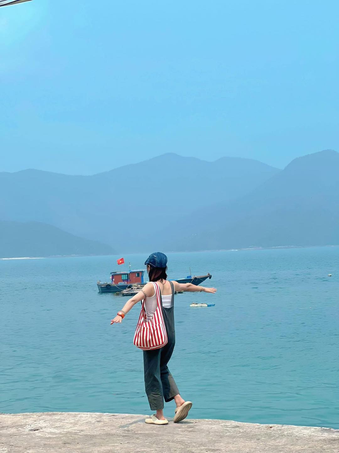 Đây không chỉ là điểm đến du lịch, mà còn là nơi để tìm lại chính mình, hòa mình vào thiên nhiên thuần khiết và lưu giữ những ký ức ngọt ngào về một vùng đất mỏ kiêu hãnh. Ảnh Tạ Thị Thuỳ