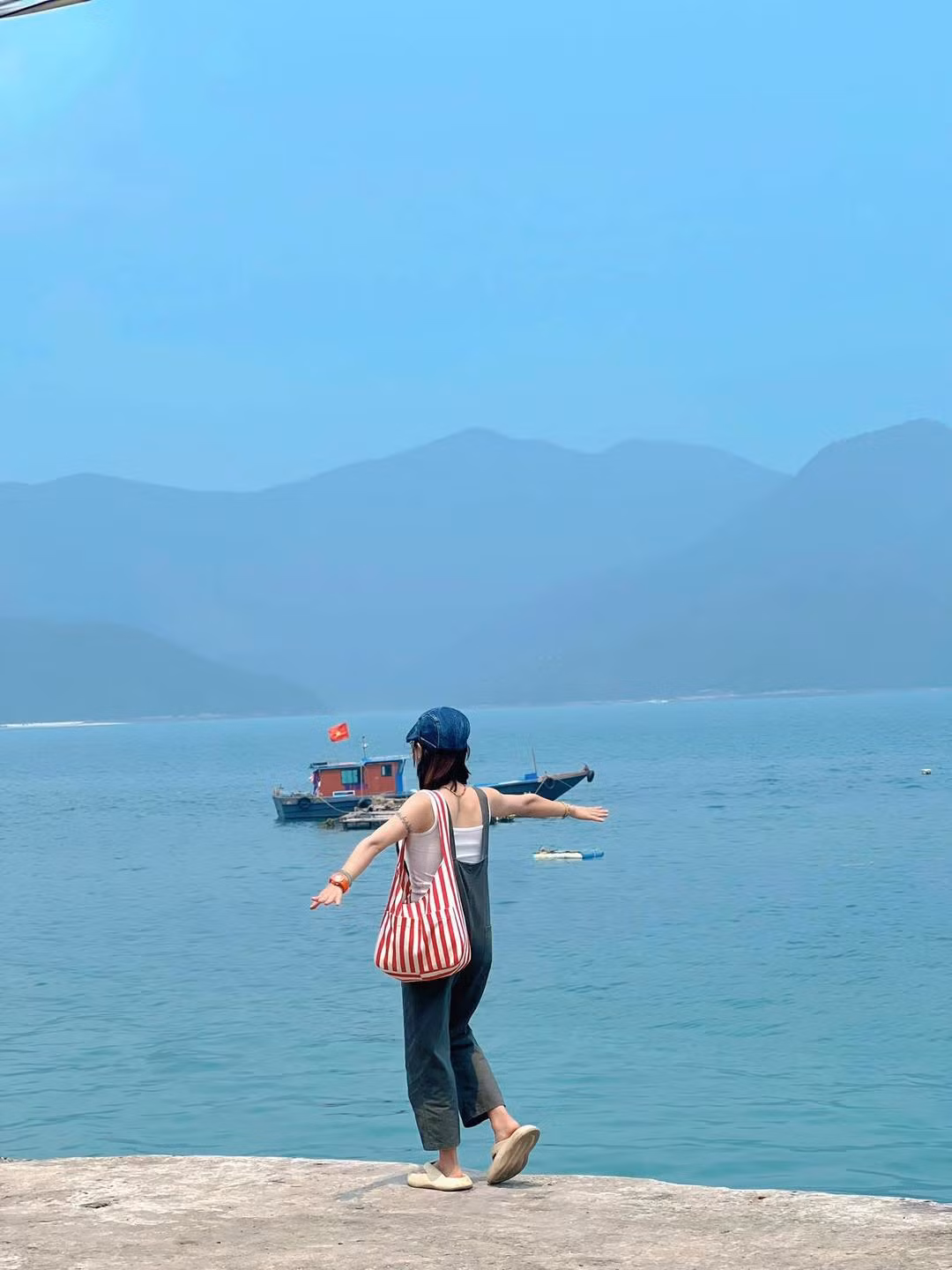 Đây không chỉ là điểm đến du lịch, mà còn là nơi để tìm lại chính mình, hòa mình vào thiên nhiên thuần khiết và lưu giữ những ký ức ngọt ngào về một vùng đất mỏ kiêu hãnh. Ảnh Tạ Thị Thuỳ