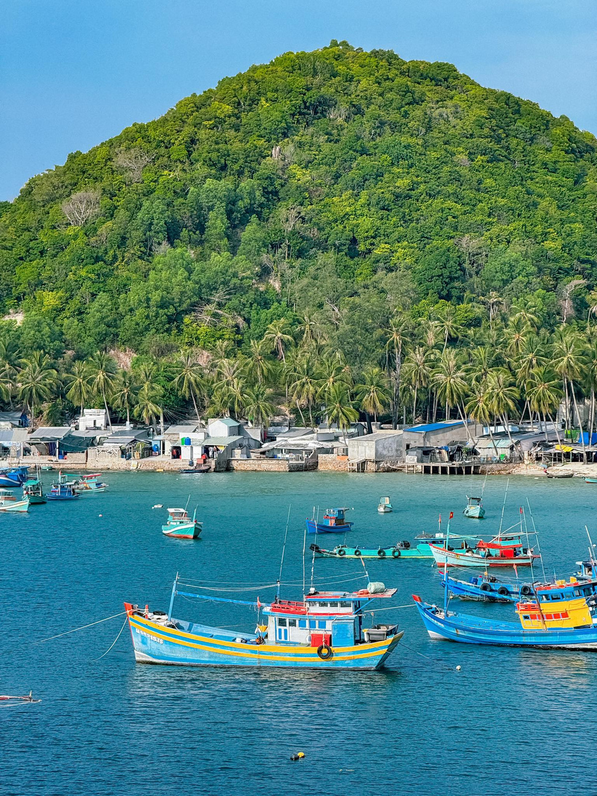 Với 21 hòn đảo lớn nhỏ, Nam Du được mệnh danh là "Hạ Long phương Nam", hứa hẹn mang đến cho du khách những kỷ niệm khó quên. Ảnh Phương Tali