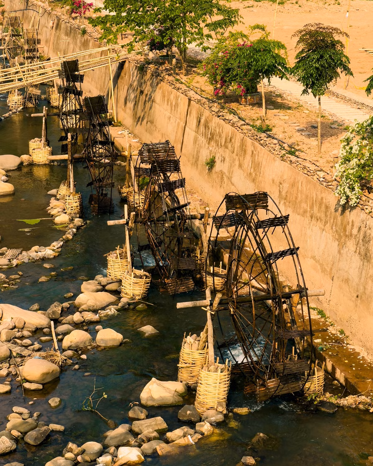 Những cọn nước được người dân Nà Sự làm để tạo điểm nhấn cho du khách tham quan. Ảnh Internet