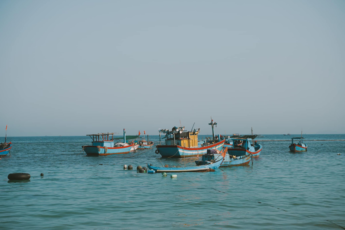Nhơn Hải không ồn ào, không tráng lệ, nhưng chính bởi sự bình yên và chân thực ấy đã làm say lòng biết bao người lữ khách. Ảnh Bùi Ngọc Công