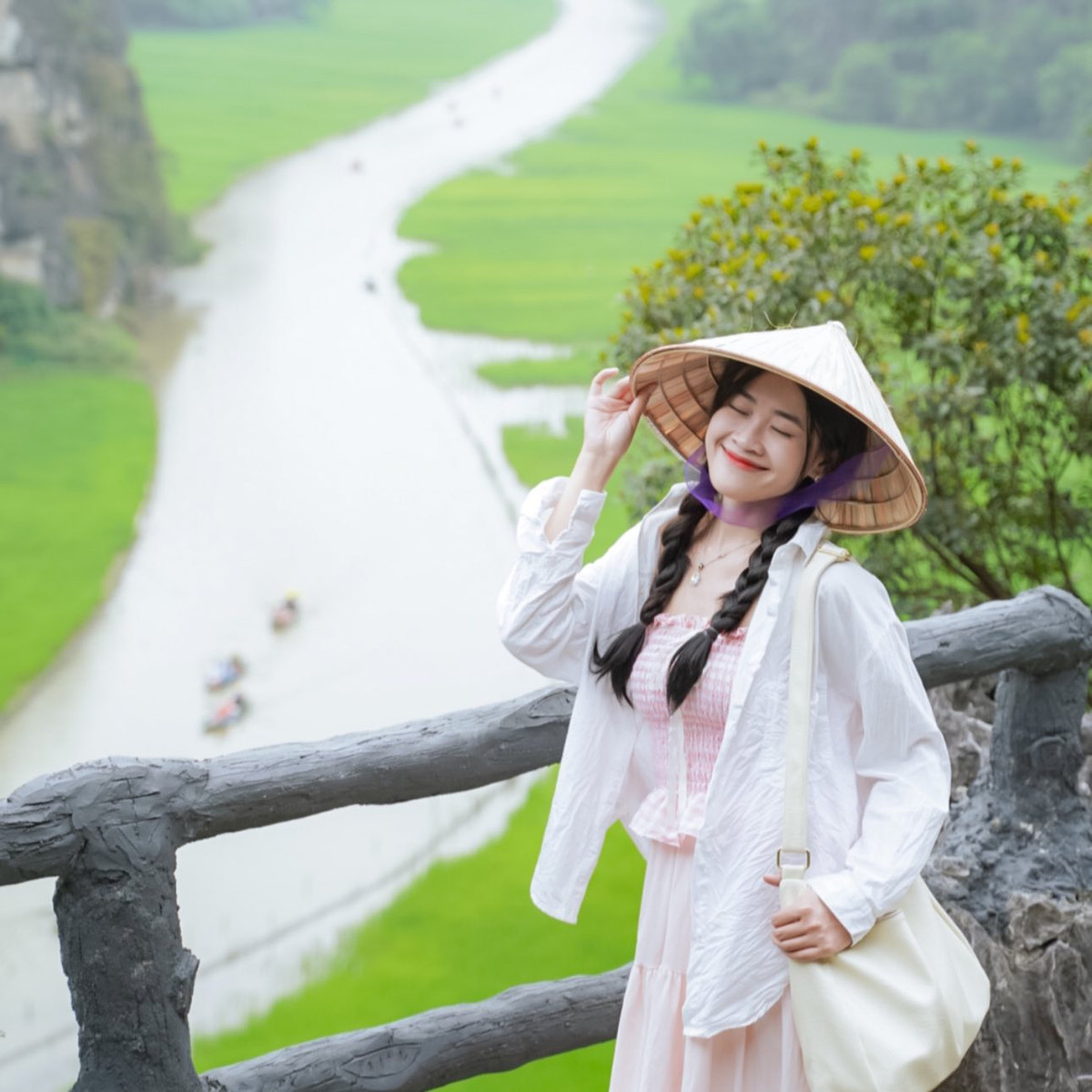 Không chỉ là một điểm đến du lịch, Tam Cốc mùa lúa xanh còn là một chốn để trở về – trở về với thiên nhiên, với sự tĩnh lặng trong tâm hồn và những rung cảm rất đỗi nguyên sơ. Ảnh Chuyến đi của Tali