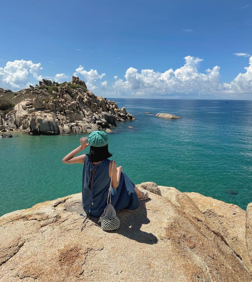 Thời điểm lý tưởng để tham quan là từ tháng 3 đến tháng 8, khi biển lặng, trời trong xanh. Ảnh Thu Thảo