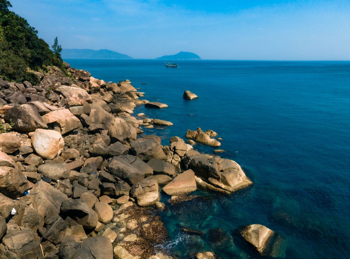 Nếu có dịp ghé Đà Nẵng, hãy dành chút thời gian để khám phá nơi này – một mảnh ghép bình yên giữa đại dương xanh thẳm và núi rừng mát lành.