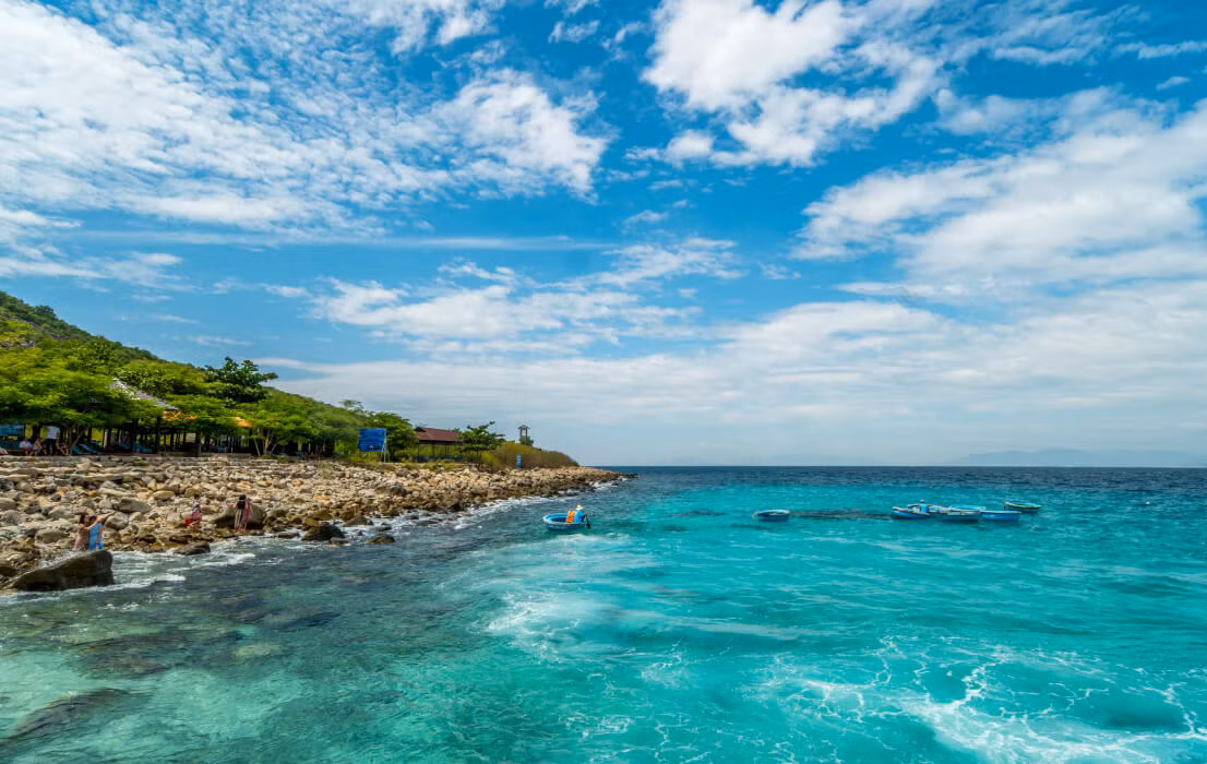 Nơi đây mang một vẻ đẹp mộng mơ, vừa trầm lắng vừa cuốn hút, tựa như một nàng thơ giữa lòng biển cả. Ảnh Internet