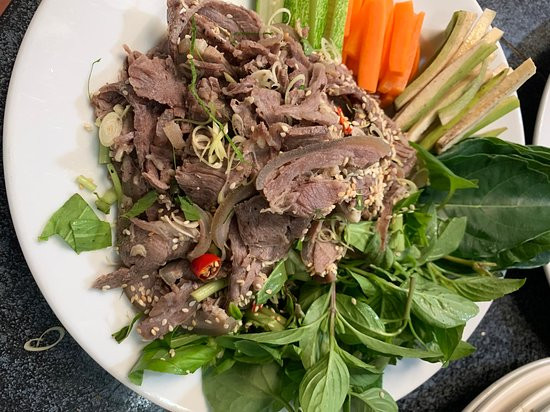 Món ăn có vị chua nhẹ, cay dịu, thơm bùi, vừa đậm đà vừa thanh mát – rất hợp khẩu vị nhiều thực khách, đặc biệt là khi dùng kèm chuối xanh, sung muối và tương gừng. Ảnh Internet