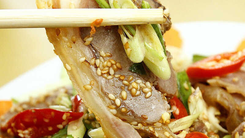 Taste Atlas nhận định dê tái chanh là một món ăn mang đậm tính vùng miền, thể hiện được sự sáng tạo và tinh tế trong ẩm thực Việt. Ảnh Internet