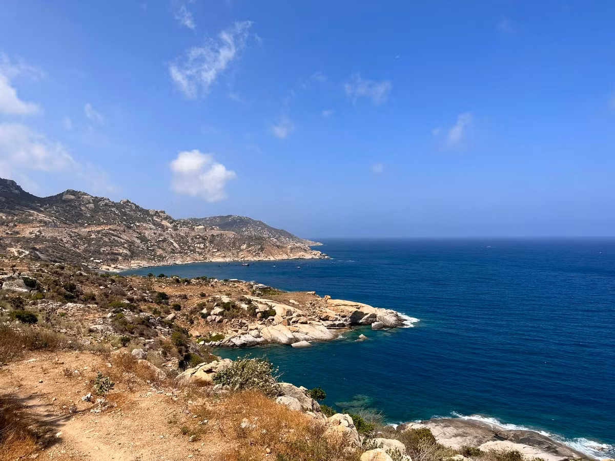 Nằm cách thành phố Phan Rang – Tháp Chàm khoảng 30 km về phía Nam, mũi Dinh là một trong những mũi đất độc đáo của miền Trung Việt Nam. Ảnh Internet