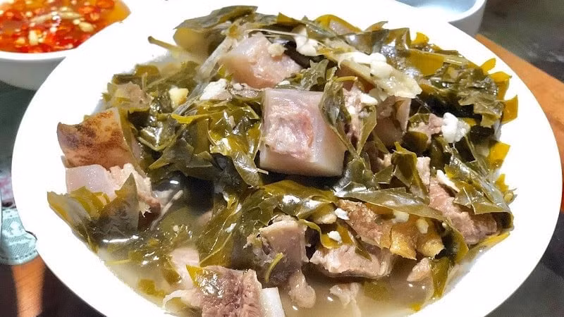 Ngày nay, món ăn này đã xuất hiện ở nhiều nhà hàng đặc sản dân tộc, nhưng chỉ khi thưởng thức tại chính mảnh đất Hòa Bình – nơi sản sinh ra món ăn này – bạn mới cảm nhận trọn vẹn vị ngon của đất trời và tình người xứ Mường. Ảnh Intermet