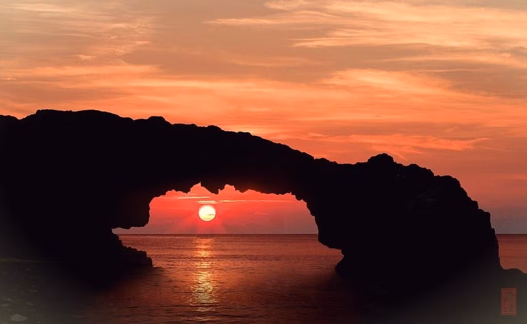 Không chỉ nổi tiếng với bãi biển trong xanh, núi lửa hàng triệu năm và những cánh đồng tỏi trải dài, Lý Sơn còn ghi dấu ấn trong lòng du khách bởi nền ẩm thực phong phú, tươi ngon và đậm chất biển. Nếu dịp lễ 30/4 này đặt chân đến hòn đảo xinh đẹp này, du khách nhất định phải thưởng thức những món đặc sản “trứ danh” dưới đây để cảm nhận trọn vẹn vị ngon của biển trời miền Trung. Ảnh Internet