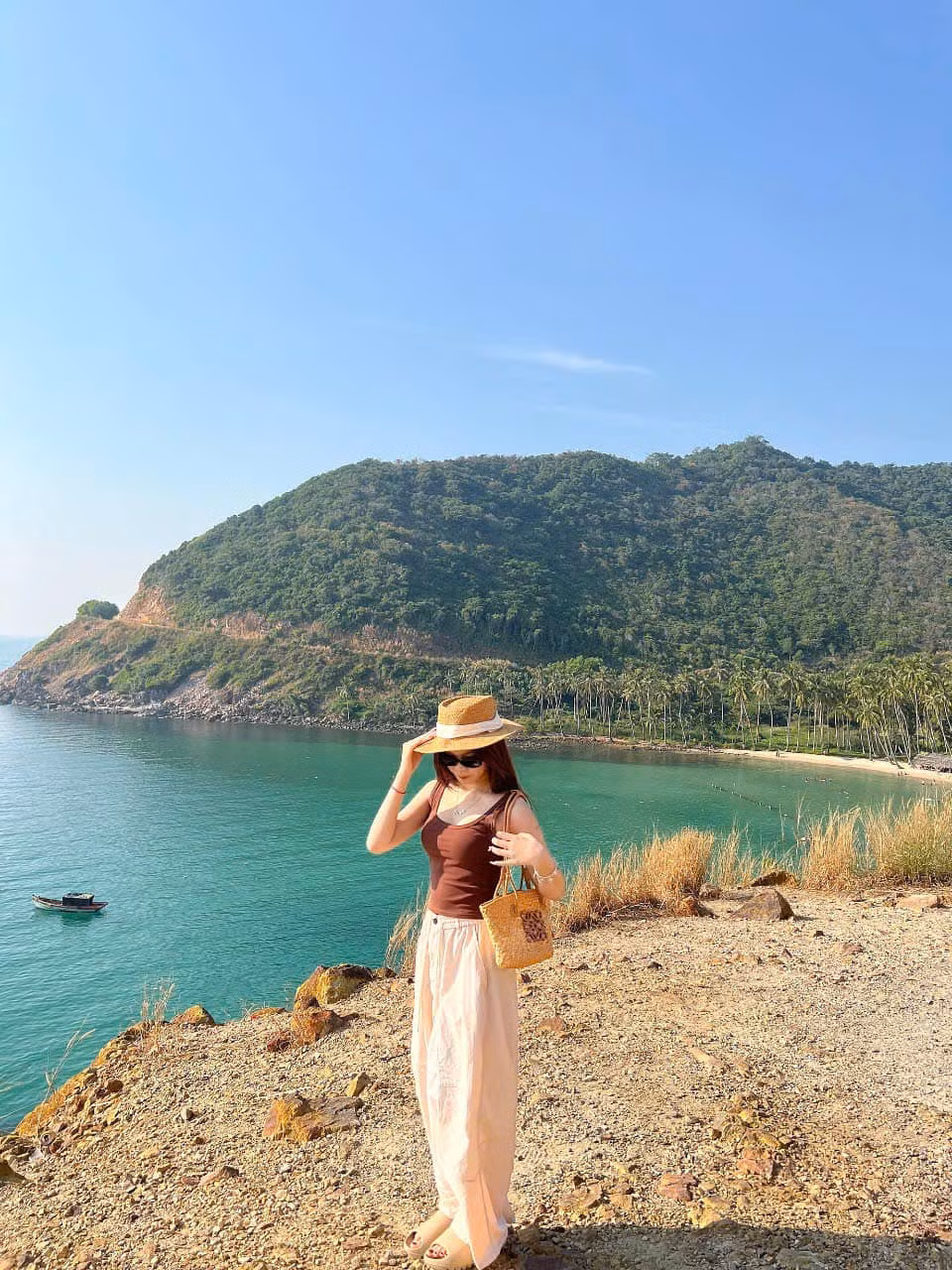 Điều đặc biệt ở Nam Du là dù ngày càng được biết đến nhiều hơn, nhưng nơi đây vẫn giữ được nét tự nhiên, yên bình và mộc mạc.