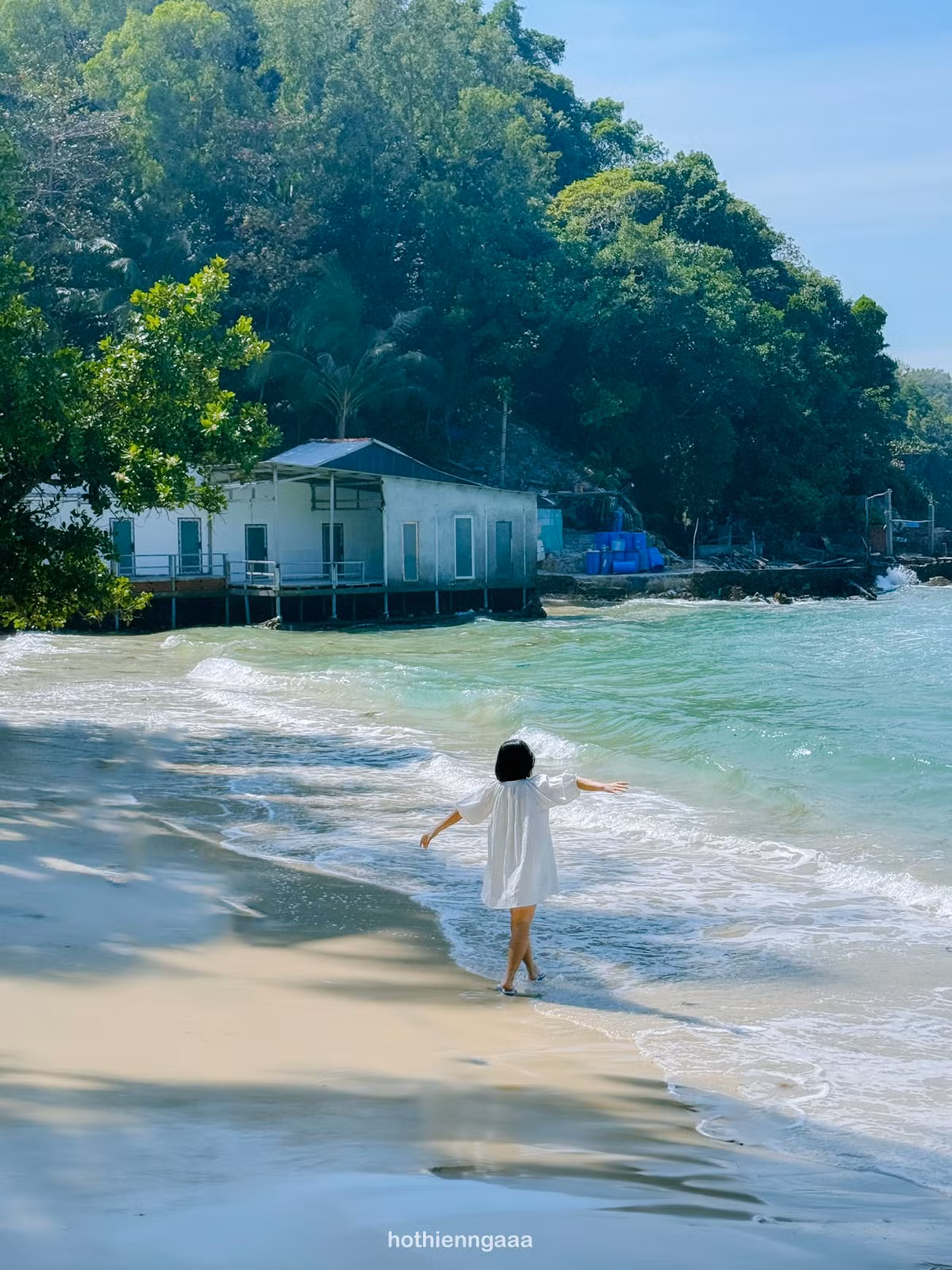 Nằm ở phía đông nam đảo Phú Quốc, thuộc huyện Kiên Hải, tỉnh Kiên Giang, quần đảo Nam Du là một trong những điểm đến hấp dẫn bậc nhất miền Tây Nam Bộ nhờ vẻ đẹp hoang sơ, mộc mạc và không khí trong lành hiếm có. Ảnh Hothiennga