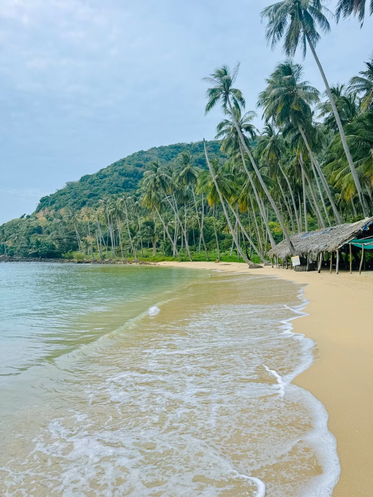 Với 21 hòn đảo lớn nhỏ nằm rải rác trên biển xanh, nơi đây được ví như một “Maldives thu nhỏ” của Việt Nam, thu hút du khách bởi vẻ nguyên sơ chưa bị du lịch hóa quá nhiều. Ảnh Chuyến đi của Tali