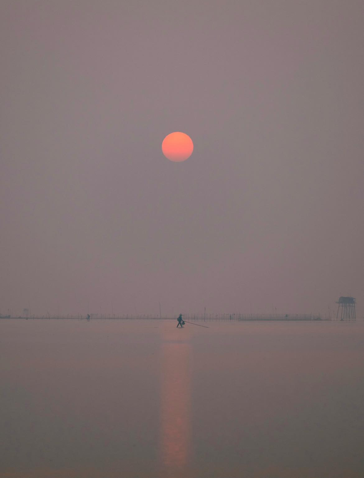 Nằm nép mình nơi bờ biển Quang Lang (xã Thụy Hải, huyện Thái Thụy, tỉnh Thái Bình), "biển vô cực" là điểm đến mới nổi hút giới trẻ và những tín đồ đam mê sống ảo. Ảnh Blog của Rọt