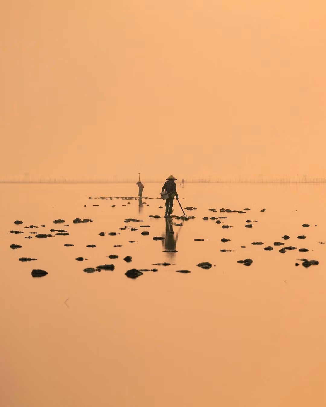 Cảm giác đứng giữa khoảng không bao la, nơi trời và đất như hòa làm một, khiến du khách như đang bước vào một thế giới khác – không gian "vô cực" đúng như cái tên đầy chất thơ của nơi này.