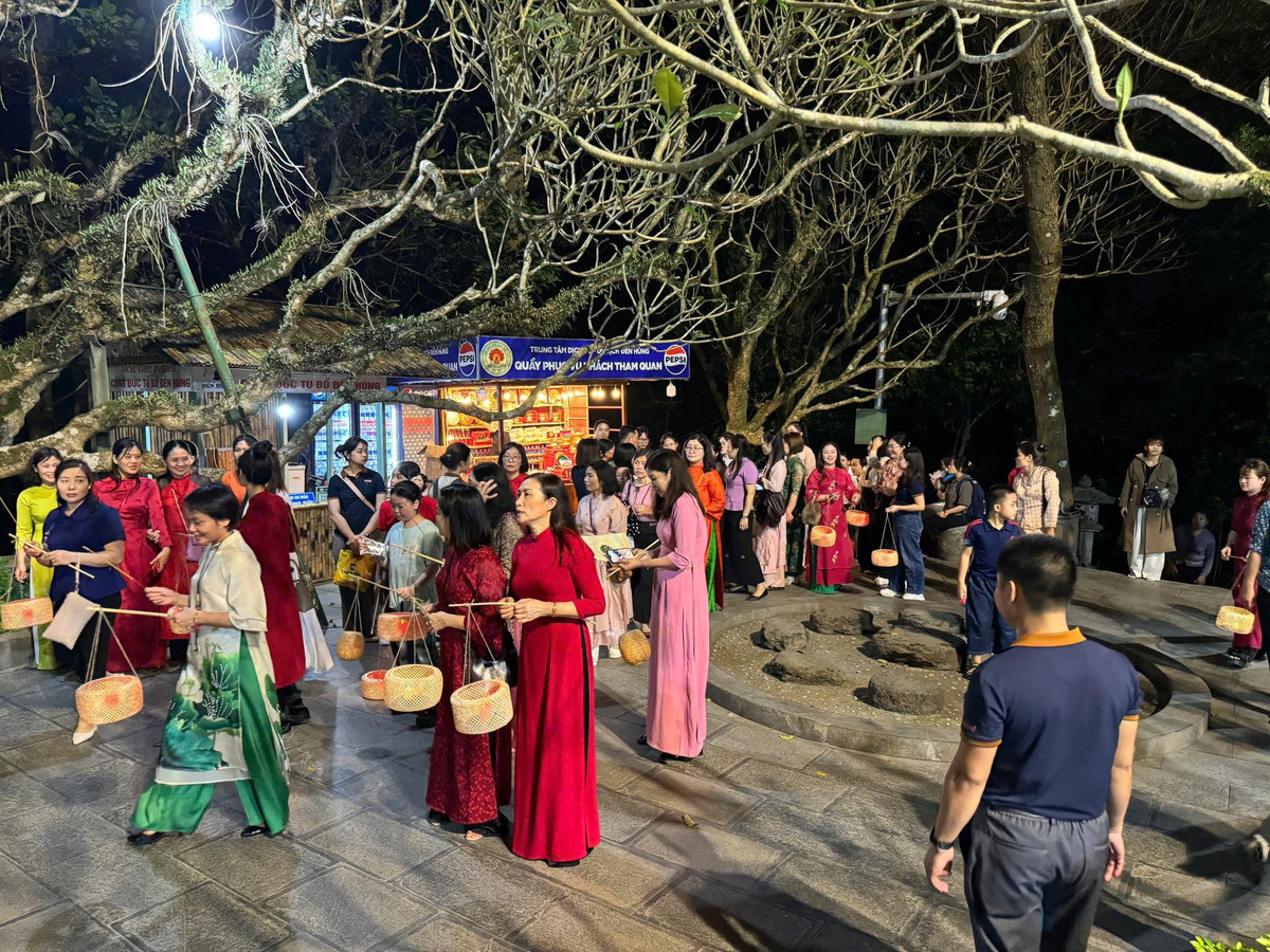 Tour du lịch Đền Hùng về đêm không chỉ là một chuyến tham quan mà còn là một hành trình tâm linh đầy ý nghĩa. Ảnh Sở Văn hoá, thể thao và du lịch tỉnh Phú Thọ