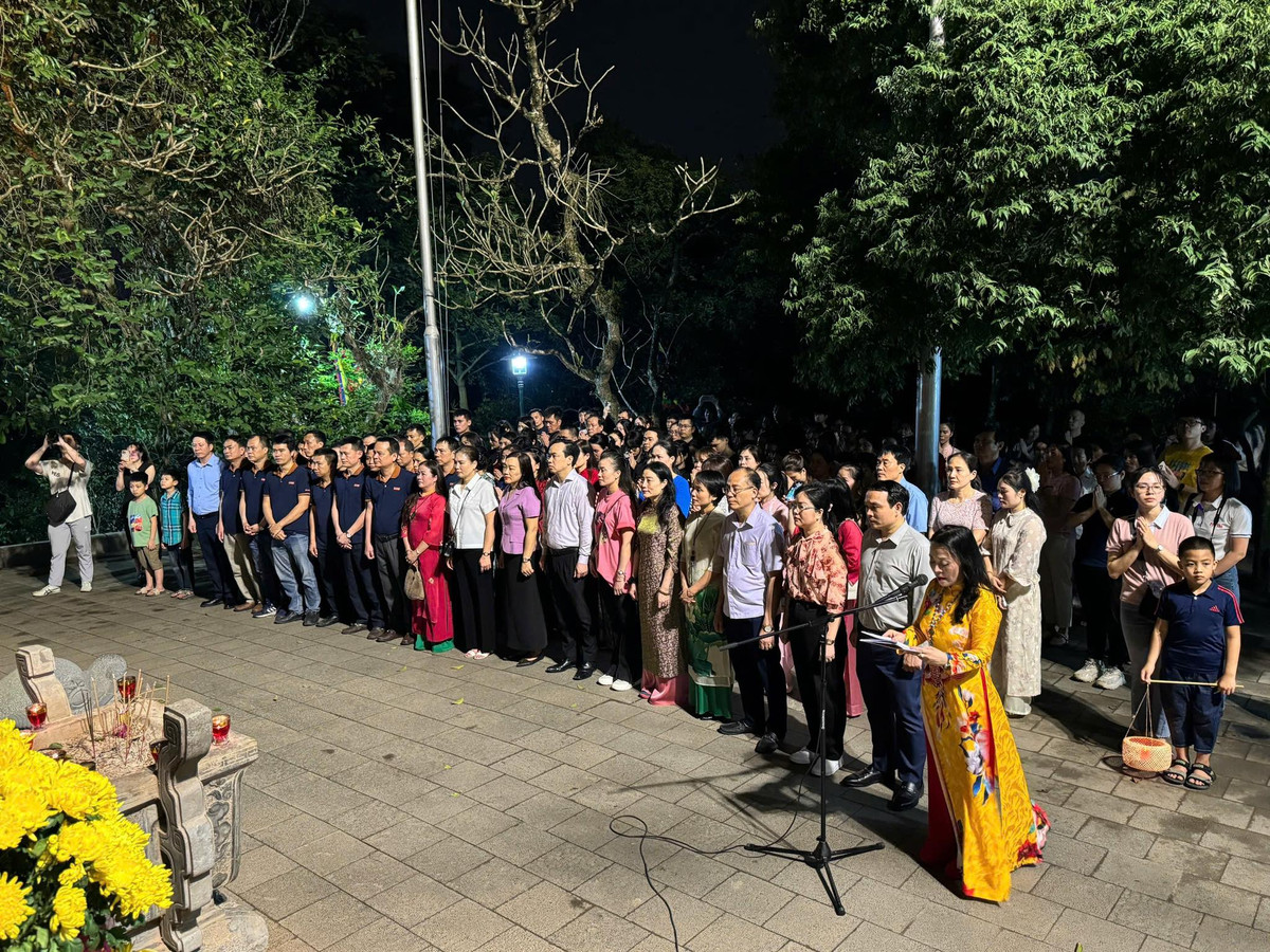 Chương trình diễn ra từ 19h00 và kết thúc lúc 21h00.