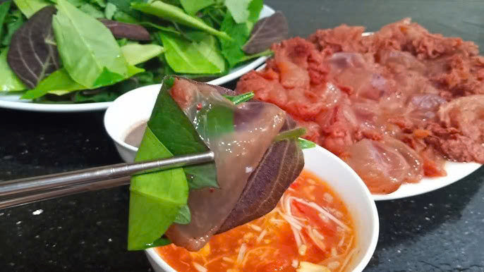 Mỗi nguyên liệu đều góp phần tạo nên sự hòa quyện giữa các tầng vị: thanh mát, chát nhẹ, béo bùi, mằn mặn – đậm chất Hà Nội. Ảnh Internet