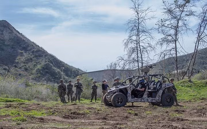 Xe điện chiến thuật.