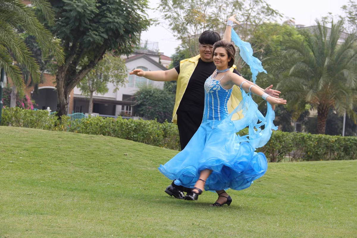 Tido Vương Khang, tối thứ 7 này anh sẽ cùng bạn nhảy Anna trở thành một cặp vợ chồng với những cuộc hẹn hò bên ngoài.