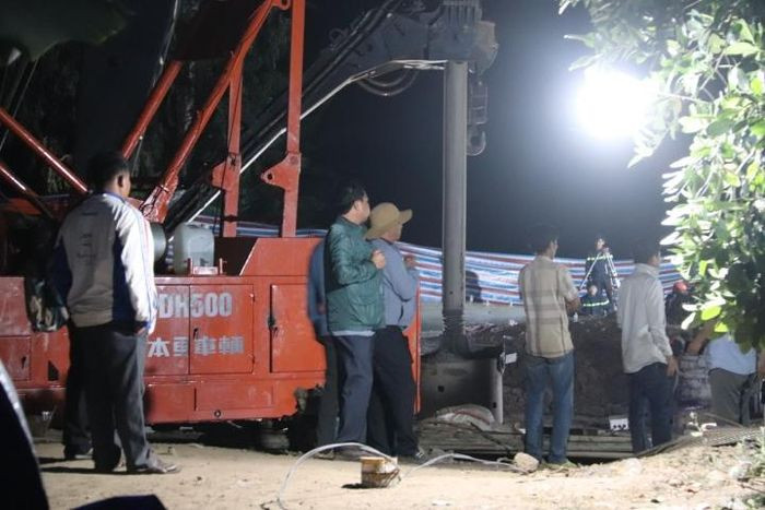 Be trai 10 tuoi lot tru be tong: Chua tiep can duoc nan nhan