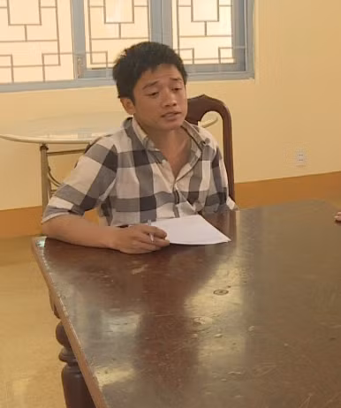 Tuấn từng có 1 tiền án 3 năm tù giam về tội cướp giật tài sản. Kết quả test nhanh sau khi bị bắt cho thấy Tuấn dương tính với ma túy. Phòng Cảnh sát hình sự - Công an tỉnh Đắk Lắk đang củng cố hồ sơ để xử lý Tuấn về hành vi giết người và cướp tài sản. 