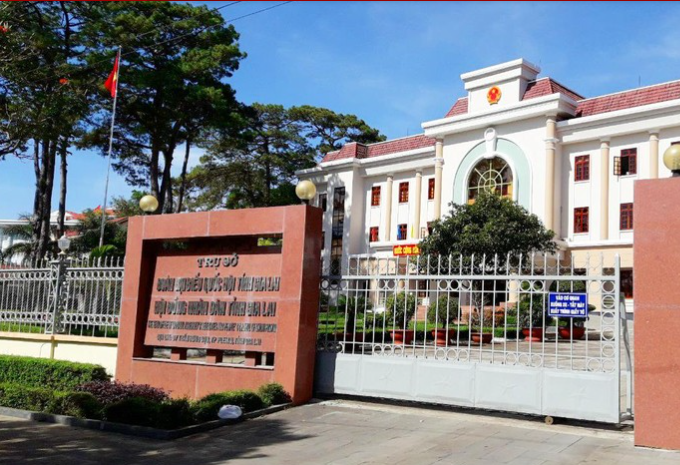 Trước đó, HĐND tỉnh Gia Lai khóa XII, nhiệm kỳ 2021-2026 tổ chức kỳ họp thứ 10 đã thông qua nghị quyết miễn nhiệm chức vụ Phó Chủ tịch UBND tỉnh khóa XII, nhiệm kỳ 2021-2026 đối với ba ông Đỗ Tiến Đông, Hồ Phước Thành và Kpă Thuyên.