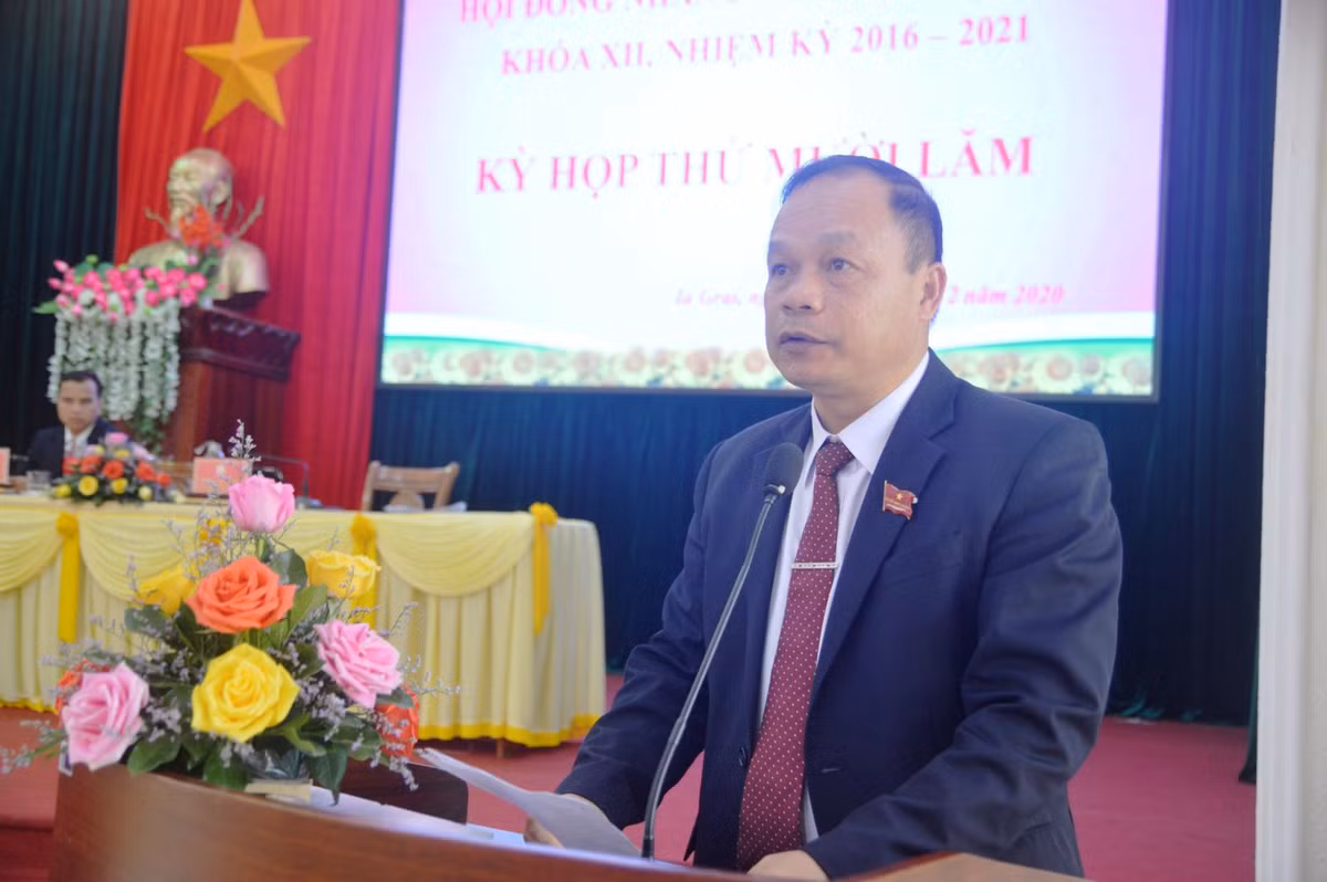 Ông từng giữ chức vụ Bí thư Huyện ủy Ia Grai, Chủ tịch UBND huyện Ia Grai, Phó Chủ tịch UBND huyện Ia Grai, Phó trưởng Công an huyện Ia Grai. 