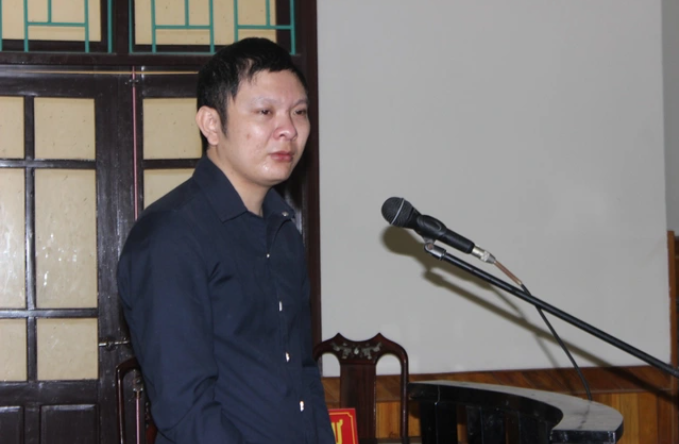 Quá trình điều tra, Công an tỉnh Hà Tĩnh còn phát hiện, vào đầu tháng 6/2016, khi chở bé gái 11 tuổi trên xe taxi từ TP Hà Tĩnh về Thạch Hà, Tiến cố tình chạy xe lòng vòng và có hành vi dâm ô với bé gái này.