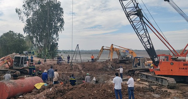 Đến trưa 2/1, việc khoan cọc nhồi đã tạm dừng để chuyển sang phương án khác. Chiều 2/1, Phó Chủ tịch UBND tỉnh Đồng Tháp Đoàn Tấn Bửu cho biết, bé trai rơi thẳng xuống trụ bê tông hẹp và sâu nên có khả năng bị đa chấn thương, thêm vào đó, với tình trạng không khí không đảm bảo, nhiệt độ lạnh và không được ăn uống nên tiên lượng sức khỏe của bé rất xấu. Địa phương đã tính tới phương án xử lý cấp cứu tại hiện trường.