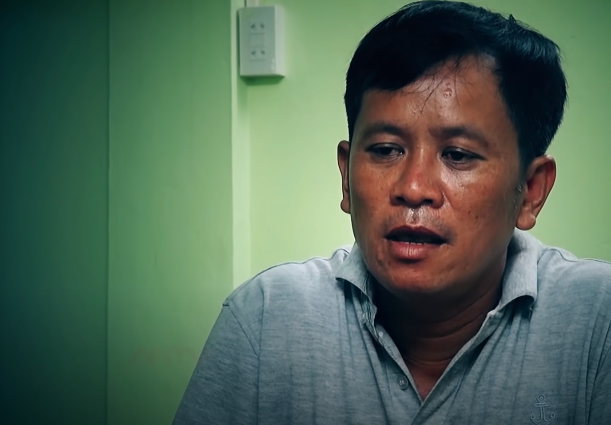 Tại cơ quan Công an, Trần Trọng Trúc đã khai nhận toàn bộ hành vi phạm tội. Ngày 4/11/2019, Trúc đi xe máy BKS:67K1 256.82 từ thị trấn Mỹ An sang Campuchia qua cửa khẩu Vĩnh Ngươn (TP Châu Đốc, tỉnh An Giang) để đánh bạc. (Ảnh: ANTV) 