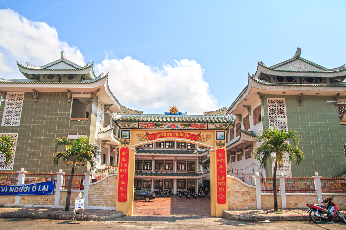 Thông tin quan trọng từ quần chúng nhân dân cho biết, rạng sáng ngày nạn nhân bị sát hại có một thanh niên đi vào khu vực Miếu Bà Chúa Xứ Núi Sam để thuê xe ôm. (Ảnh minh hoạ, nguồn internet) 