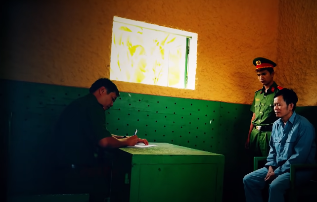 Gây án xong, Trúc lấy xe của nạn nhân đến tiệm cầm đồ (thị trấn Chợ Vàm, huyện Phú Tân, tỉnh An Giang) với giá 17,5 triệu đồng. Khi nhận được tiền, Trúc đón xe qua casino bên Campuchia chuộc lại xe và trả nợ. Ngày 9/5/2020, Viện Kiểm sát nhân dân tỉnh Đồng Tháp đã ra cáo trạng truy tố bị can Trần Trọng Trúc về tội giết người, cướp tài sản. Với những tội danh này hung thủ có thể đối mặt với bản án cao nhất từ pháp luật. (Nguồn: ANTV) 