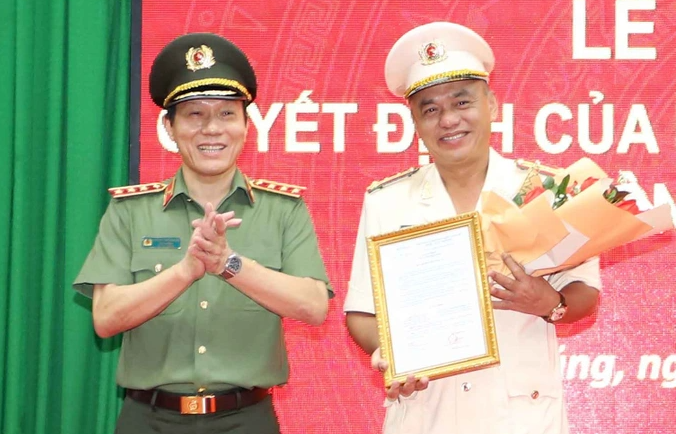 Thượng tướng Lương Tam Quang cũng nhấn mạnh, để củng cố, kiện toàn lực lượng công an, đại tá Bùi Quốc Khánh (sinh năm 1968, quê quán xã Phổ Cường, huyện Đức Phổ, tỉnh Quảng Ngãi) được điều động giữ chức vụ Giám đốc Công an tỉnh Sóc Trăng. (Ảnh: Dân Trí) 