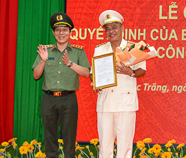 Thượng tướng Lương Tam Quang cho biết, đại tá Bùi Quốc Khánh có hơn 35 năm học tập, công tác trong lực lượng Công an nhân dân, trong đó có hơn 15 năm đảm nhiệm các chức vụ quan trọng tại đơn vị của Tổng Cục tình báo, Cục B04. Việc điều động, bổ nhiệm Đại tá Bùi Quốc Khánh giữ chức vụ Giám đốc Công an tỉnh Sóc Trăng là sự tin tưởng, tín nhiệm của Bộ Công an và cấp ủy, chính quyền địa phương. Do đó, trên cương vị công tác mới, đại tá Bùi Quốc Khánh phải không ngừng nỗ lực, phát huy trình độ, kinh nghiệm, luôn là người lãnh đạo, chỉ huy xuất sắc, là tấm gương, là chỗ dựa đáng tin cậy cho cán bộ, chiến sỹ học tập, noi theo.