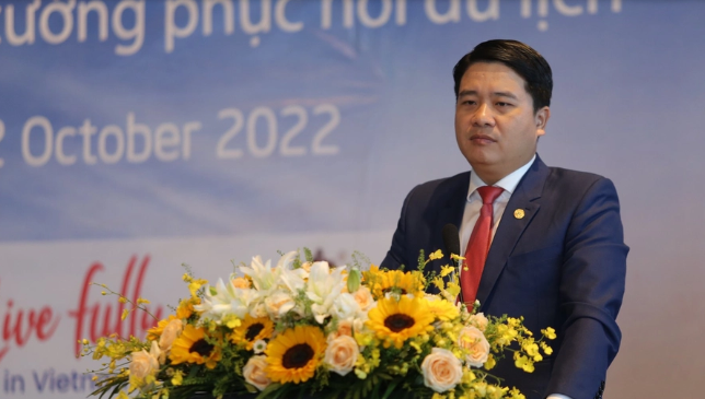 Năm 2013, ông được luân chuyển làm Phó Bí thư huyện ủy Quế Sơn.