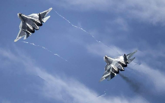 Nhưng căn cứ vào tiến độ hoàn thiện chiếc Su-57 phiên bản cơ sở vẫn còn vô vàn khó khăn thì viễn cảnh trên bị đánh giá là quá lạc quan.