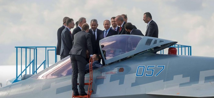 Ban lãnh đạo đầy tham vọng của Thổ Nhĩ Kỳ đang cố gắng thay đổi hiện trạng ở Đông Địa Trung Hải vốn được thiết lập kể từ sau Thế chiến II, cụ thể là Ankara muốn thôn tính các mỏ dầu khí.