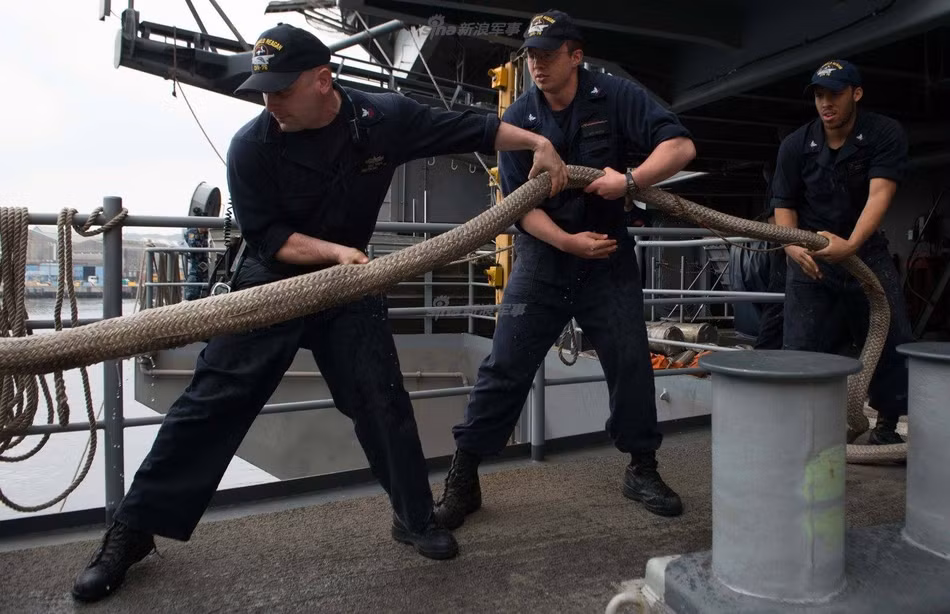 Từ hôm 16/5 vừa rồi, tàu sân bay USS Carl Vinson đã thực hiện hải trình tiến dần vào khu vực đông Á để thay thế cho vị trí trực chiến của tàu sân bay USS Ronald Reagan. Nguồn ảnh: Sina.