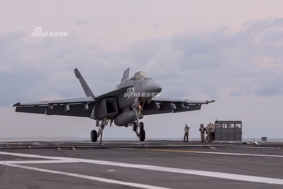 Khi tàu sân bay USS Carl Vinson đang di chuyển xuống khu vực Australia thì tàu sân bay USS Ronald Reagan đang hiện diện ở khu vực Đông Á để có thể ứng cứu cho mọi tình huống xấu nhất có thể xảy ra tại điểm nóng này bất cứ lúc nào. Nguồn ảnh: Sina.