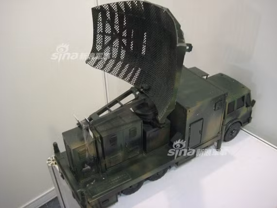 Hệ thống radar YLC-6 của Trung Quốc có nhiều khả năng lắp đặt trên nhiều loại khung gầm xe tải khác nhau để tăng khả năng cơ động phù hợp với từng điều kiện tác chiến. Nguồn ảnh: Sina.