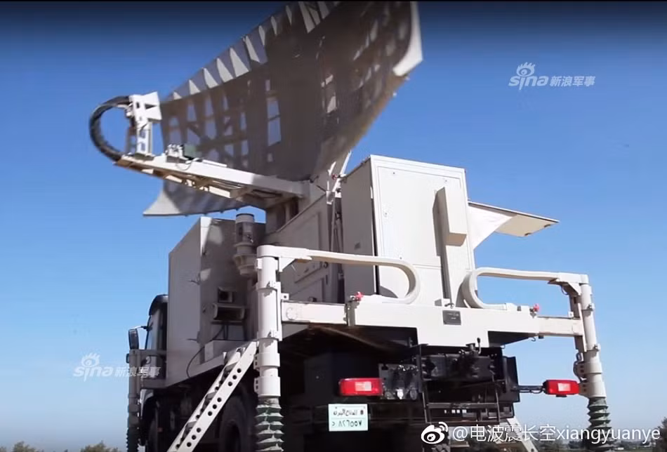 Một trong những loại radar của Trung Quốc được xuất khẩu nhiều nhất đó là YLC-6. Đây là loại radar sử dụng băng tần S, có hiệu suất phát hiện mục tiêu rất tốt ở độ cao thấp với khả năng chống nhiễu động không khí và hoạt động được trong điều kiện bị áp chế điện tử mạnh mẽ. Loại radar này đang được Trung Quốc xuất khẩu rất nhiều sang Ai Cập. Nguồn ảnh: Sina.