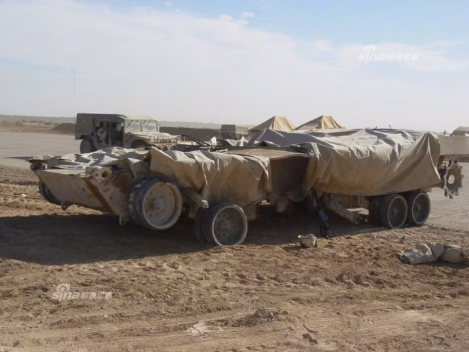 Toàn bộ phần thân xe tăng M1A1M của Quân đội Iraq trong một nghĩa trang xe thiết giáp ở nước này. Nguồn ảnh: Sina.