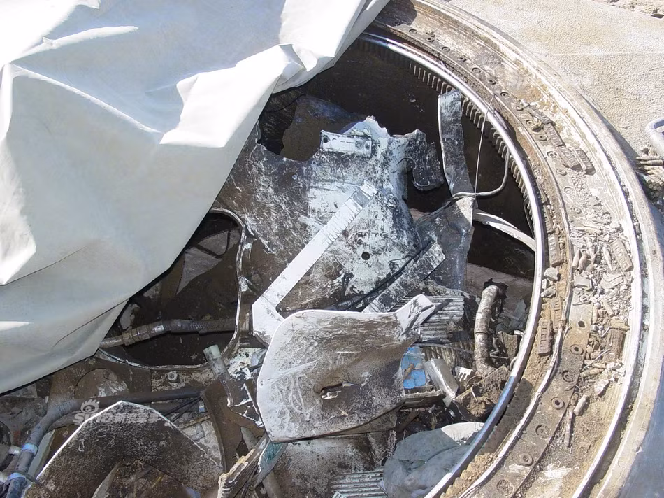 Tất cả các bộ phận bên trong thân xe đều bị cháy do vụ nổ thứ hai-gây ra bởi lượng đạn dự trữ trong xe. Nguồn ảnh: Sina.