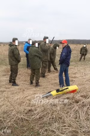 Thậm chí Quân đội Mỹ còn nuôi cả... đại bàng trong các căn cứ quân sự của mình để chúng tấn công các flycam bay lạc, tuy nhiên cách thức đó chắc chắn không thể hiệu quả và có tính ổn định cao như việc sử dụng các khẩu súng cao tần này. Nguồn ảnh: Nomac.