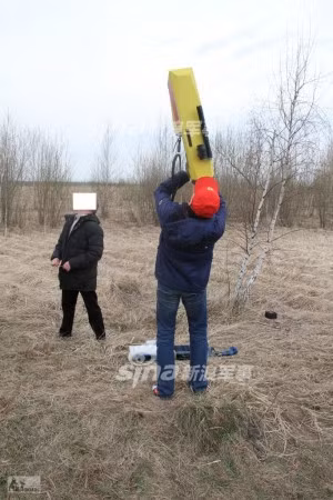 Không những có thể sử dụng để tiêu diệt các máy bay do thám, máy bay không người lái của đối phương trên chiến trường, khẩu súng sử dụng sóng cao tần này còn có thể dễ dàng "bắn hạ" các máy bay điều khiển từ xa gắn camera hay còn gọi là Flycam vốn đang rất thịnh hành trong giới trẻ hiện nay nhưng lại thường "vô tình" bay vào các khu quân sự và ghi hình lại. Nguồn ảnh: Nomac.