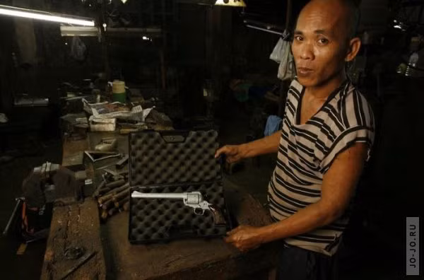 Ở làng nghề này, vũ khí được chế tạo theo đơn đặt hàng độc nhất vô nhị cũng không hề hiếm. Nguồn ảnh: Jojo.