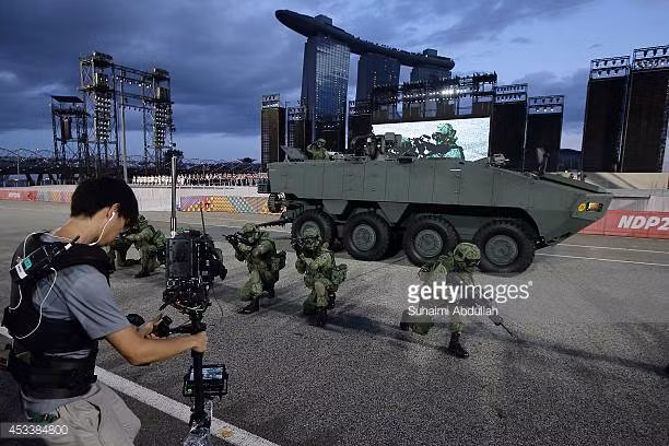 Do Singapore có vị trí mang tầm chiến lược, nằm trên tuyến đường giao thương lớn bậc nhất châu Á nên trong trường hợp quan xảy ra chiến tranh tại nước này, sẽ có rất nhiều quốc gia bị ảnh hưởng lợi ích và họ sẽ sẵn sàng giúp đỡ Singapore nếu có thể. Nguồn ảnh: Gettyimg.