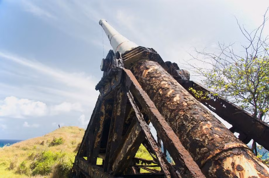 Khẩu siêu pháo trong Dự án Babylon được kỹ sư trưởng Gerald Bull xây dựng dựa trên thiết kế của khẩu siêu pháo của Hitler từ thời chiến tranh thế giới thứ hai. Không hiểu sao khi cả thế giới đã bước vào thời đại tên lửa thì Tổng thống Sadam Hussein lại đầu tư tiền bạc và công sức để chế tạo khẩu Siêu pháo này. Nguồn ảnh: Damn.