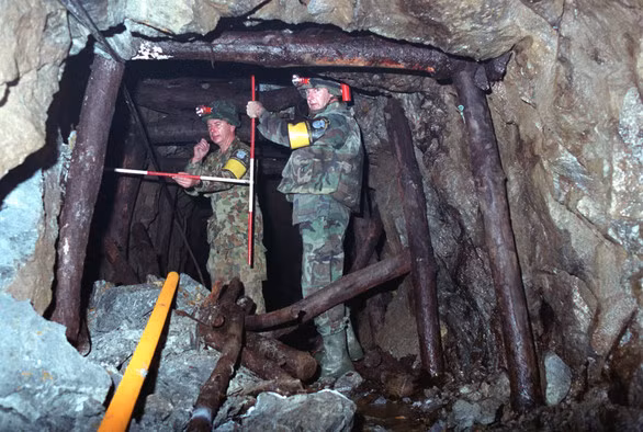 Trong trường hợp xảy ra chiến tranh giữa hai miền Triều Tiên, phía Hàn Quốc cũng có thể sử dụng những đoạn hầm này để tấn công sang lãnh thổ Triều Tiên, chính vì vậy Hàn Quốc không cho đánh sập những đoạn đường hầm này mà chuyển sang canh giữ thật nghiêm ngặt, phòng khi có thể sử dụng trong tương lai. Nguồn ảnh: DMZ.